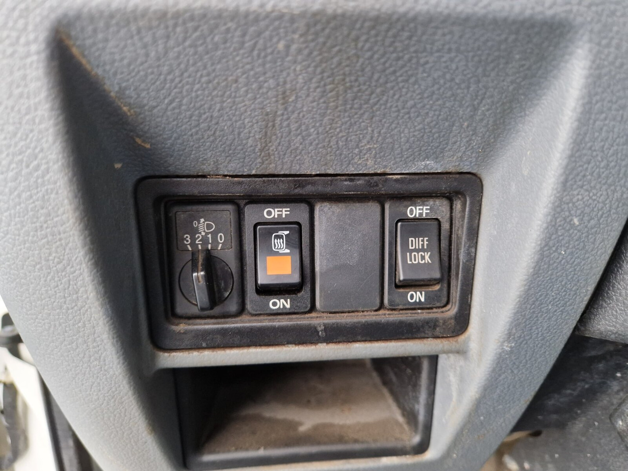 Renault D 180.75 4x2 D 180.75 4x2 mit Kran Palfinger PK6001 - Вантажівка з маніпулятором, Вантажівка з закритим кузовом: фото 2 Renault D 180.75 4x2 D 180.75 4x2 mit Kran Palfinger PK6001 - Вантажівка з маніпулятором, Вантажівка з закритим кузовом: фото 2