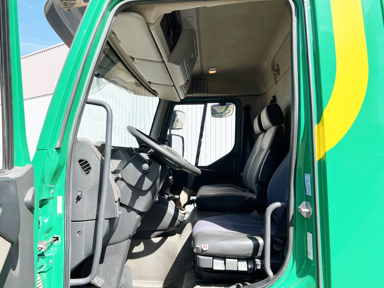 Interior photo 1: Вантажівка шасі Renault Midlum 220.12 4x2 Midlum 220.12 4x2, BDF verschiedene Größen