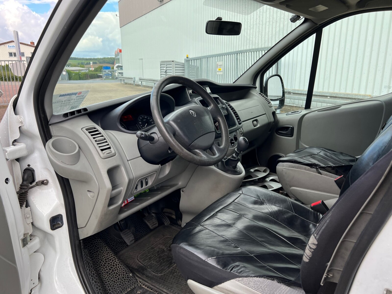 Renault Trafik 2.0 dCi115 4x2 Trafik 2.0 dCi115 4x2, Krankentransporter - Карета швидкої допомоги: фото 5 Renault Trafik 2.0 dCi115 4x2 Trafik 2.0 dCi115 4x2, Krankentransporter - Карета швидкої допомоги: фото 5