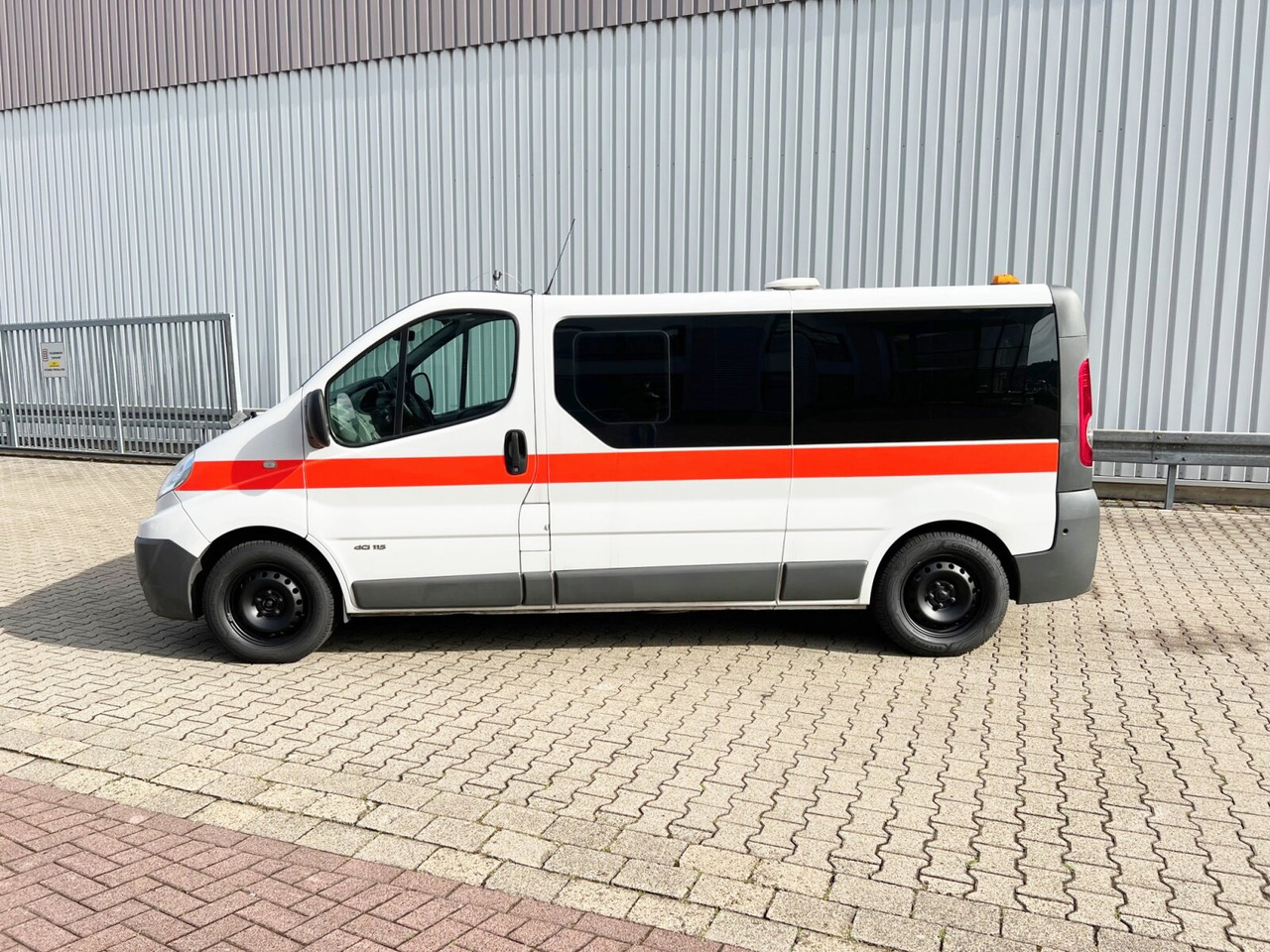 Renault Trafik 2.0 dCi115 4x2 Trafik 2.0 dCi115 4x2, Krankentransporter - Карета швидкої допомоги: фото 4 Renault Trafik 2.0 dCi115 4x2 Trafik 2.0 dCi115 4x2, Krankentransporter - Карета швидкої допомоги: фото 4