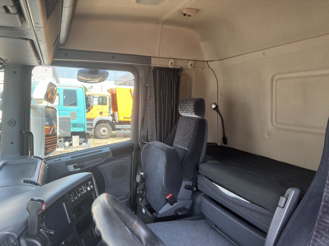 Вантажівка з закритим кузовом Scania G420 6x2, ERSATZTEILSPENDER! G420 6x2, Liftachse, Hiab LBW, Motor defekt!: фото 5