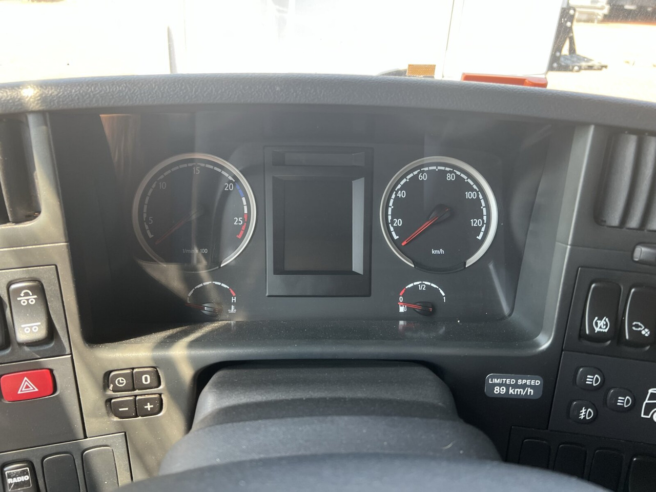 Scania G420 6x2, ERSATZTEILSPENDER! G420 6x2, Liftachse, Hiab LBW, Motor defekt! - Вантажівка з закритим кузовом: фото 5 Scania G420 6x2, ERSATZTEILSPENDER! G420 6x2, Liftachse, Hiab LBW, Motor defekt! - Вантажівка з закритим кузовом: фото 5