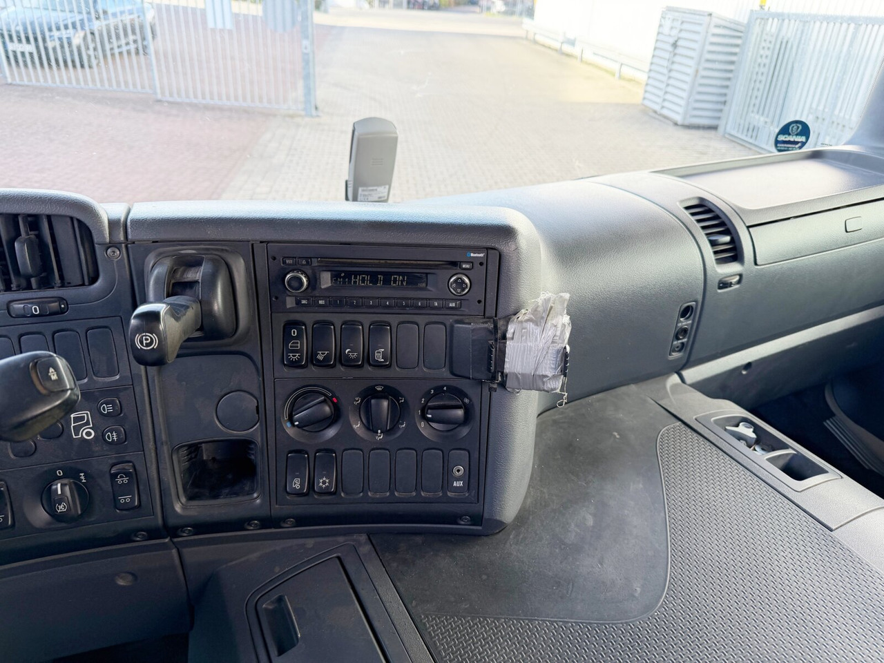 Scania P 320/400 6x2-4 P 320/400 6x2-4, Lenk-/Liftachse, Tele-Absetzanlage, Funk - Скіповий навантажувач вантажівка: фото 5 Scania P 320/400 6x2-4 P 320/400 6x2-4, Lenk-/Liftachse, Tele-Absetzanlage, Funk - Скіповий навантажувач вантажівка: фото 5