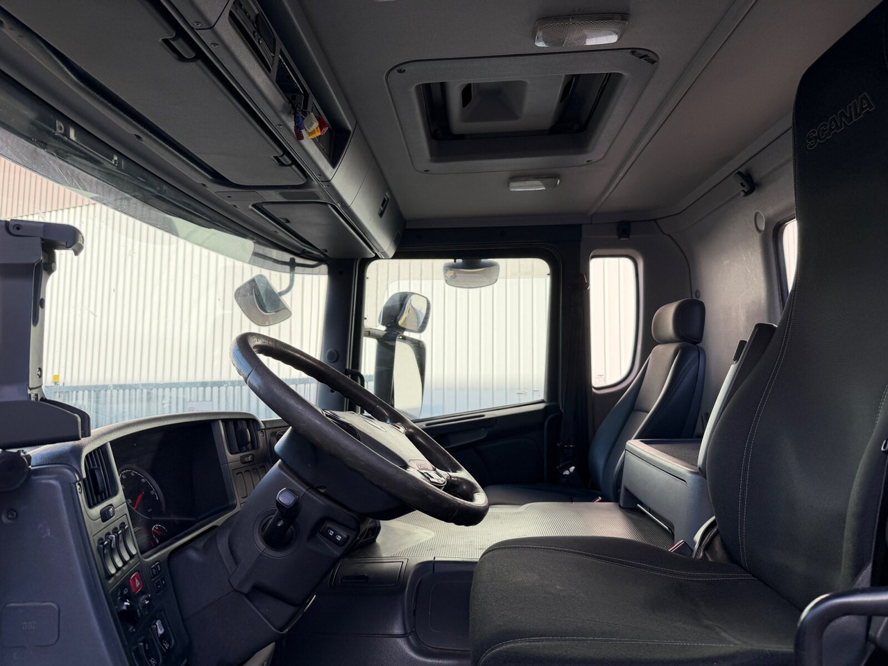 Scania P 320/400 6x2-4 P 320/400 6x2-4, Lenk-/Liftachse, Tele-Absetzanlage, Funk - Скіповий навантажувач вантажівка: фото 3 Scania P 320/400 6x2-4 P 320/400 6x2-4, Lenk-/Liftachse, Tele-Absetzanlage, Funk - Скіповий навантажувач вантажівка: фото 3