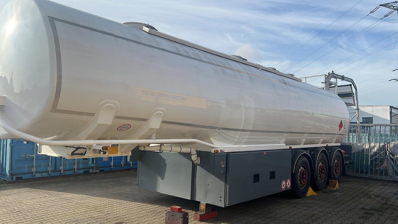 TAL 44.0/11-27 TAL 44.0/11-27, 43.950l, 4 Kammern, Untenbefüllung, Pumpe - Напівпричіп цистерна: фото 4 TAL 44.0/11-27 TAL 44.0/11-27, 43.950l, 4 Kammern, Untenbefüllung, Pumpe - Напівпричіп цистерна: фото 4