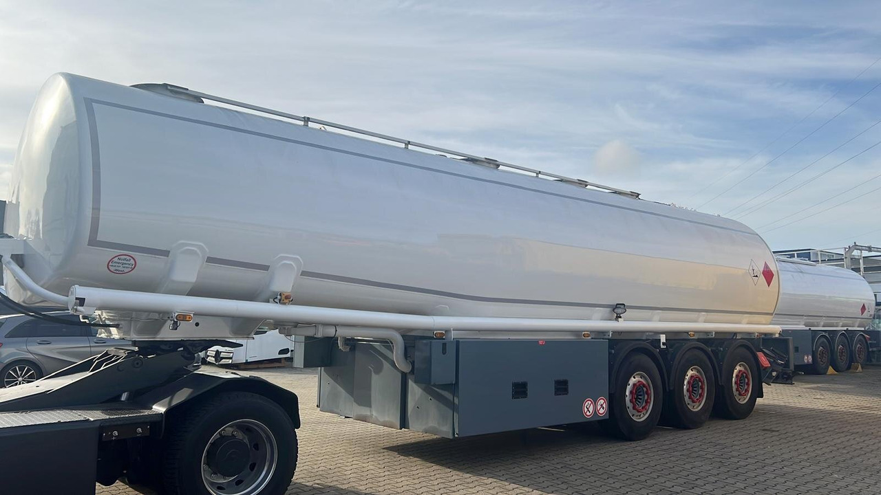 TAL-A-ZE 44,0 TAL-A-ZE 44,0, 43.500l, 4 Kammern, Untenbefüllung - Напівпричіп цистерна: фото 1 TAL-A-ZE 44,0 TAL-A-ZE 44,0, 43.500l, 4 Kammern, Untenbefüllung - Напівпричіп цистерна: фото 1