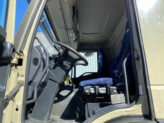 Interior photo 1: Вантажівка шасі Trakker AD260T41W 6x6 Trakker AD260T41W 6x6