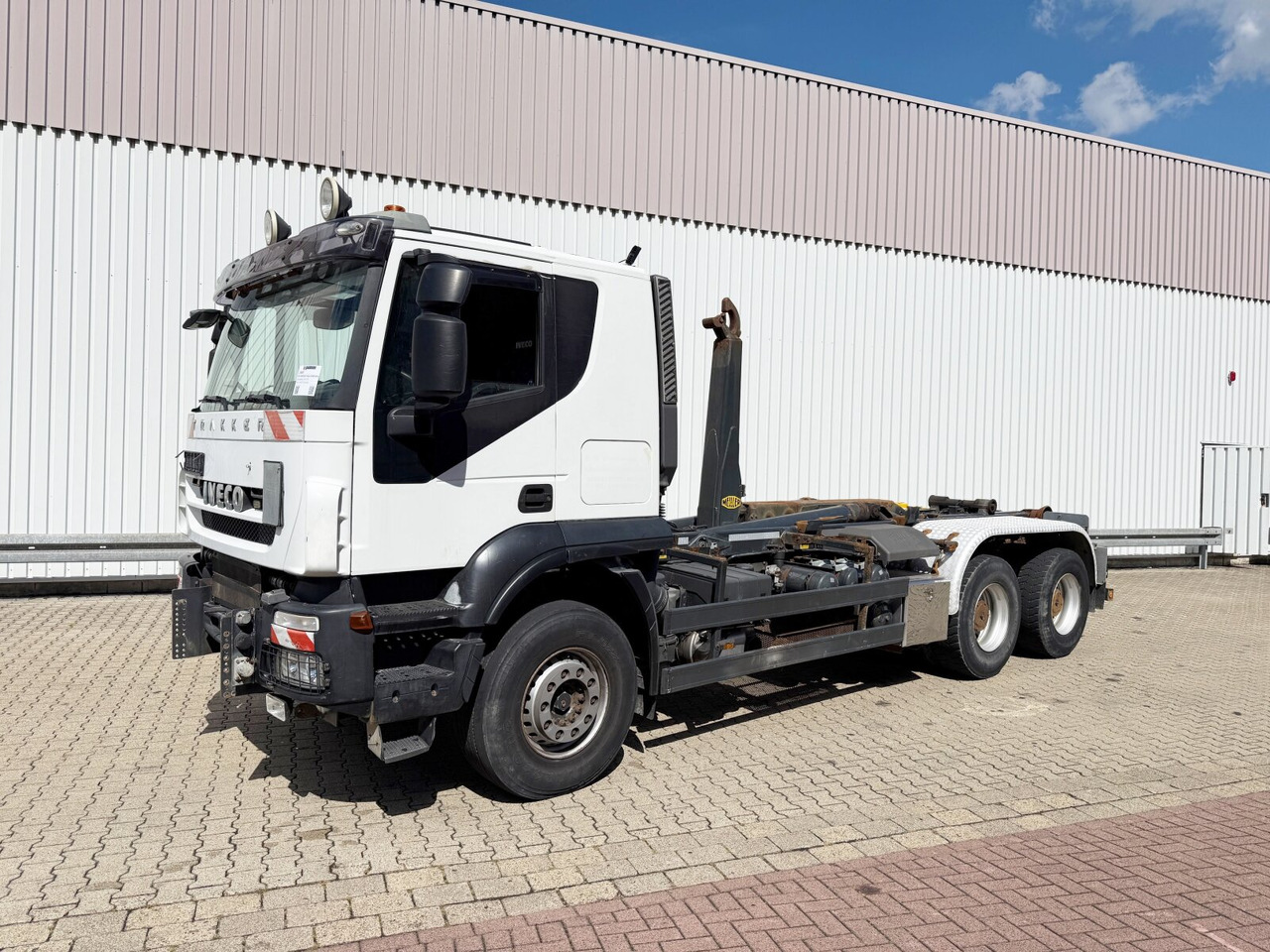 Trakker AT380T45/P 6x4 Trakker AT380T45/P 6x4, EEV - Гаковий мультиліфт вантажівка: фото 1 Trakker AT380T45/P 6x4 Trakker AT380T45/P 6x4, EEV - Гаковий мультиліфт вантажівка: фото 1
