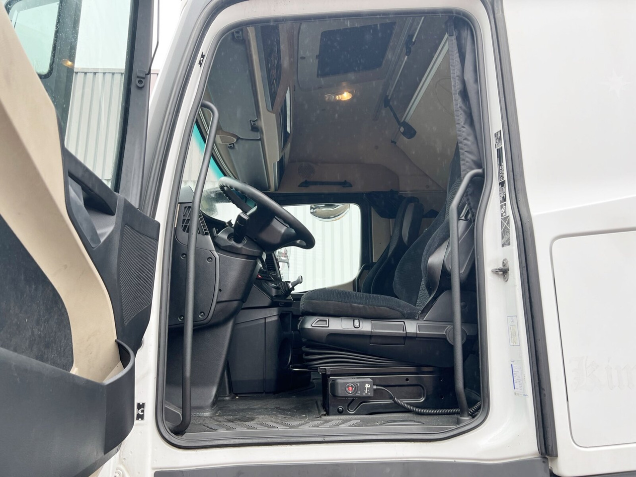 Mercedes-Benz Actros 1842/45 LS 4x2 Actros 1842/45 LS 4x2, 3x VORHANDEN - Тягач: фото 3 Mercedes-Benz Actros 1842/45 LS 4x2 Actros 1842/45 LS 4x2, 3x VORHANDEN - Тягач: фото 3