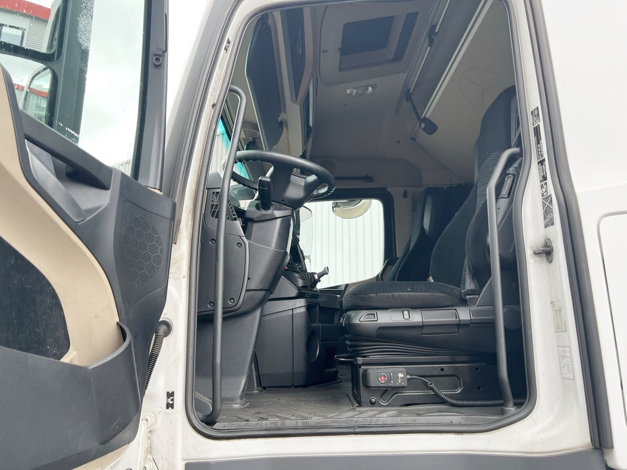 Mercedes-Benz Actros 1842/45 LS 4x2 Actros 1842/45 LS 4x2, 3x VORHANDEN - Тягач: фото 2 Mercedes-Benz Actros 1842/45 LS 4x2 Actros 1842/45 LS 4x2, 3x VORHANDEN - Тягач: фото 2