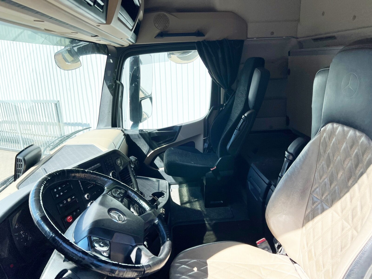 Mercedes-Benz Arocs 3358 LS 6x4 Arocs 3358 LS 6x4, Retarder, StreamSpace, Bi-Xenon, Hydraulik в лізинг Mercedes-Benz Arocs 3358 LS 6x4 Arocs 3358 LS 6x4, Retarder, StreamSpace, Bi-Xenon, Hydraulik: фото 15 Mercedes-Benz Arocs 3358 LS 6x4 Arocs 3358 LS 6x4, Retarder, StreamSpace, Bi-Xenon, Hydraulik в лізинг Mercedes-Benz Arocs 3358 LS 6x4 Arocs 3358 LS 6x4, Retarder, StreamSpace, Bi-Xenon, Hydraulik: фото 15