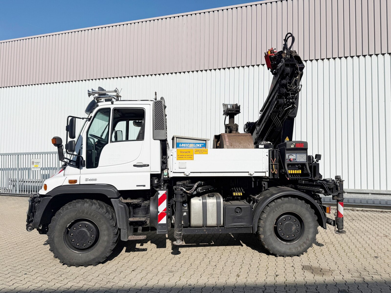 Unimog U400 4x4 U400 4x4, Frontzapfwelle, Heckkran Hiab XS 144-E4 HiDuo, Seilwinde, Funk - Автокран: фото 4 Unimog U400 4x4 U400 4x4, Frontzapfwelle, Heckkran Hiab XS 144-E4 HiDuo, Seilwinde, Funk - Автокран: фото 4