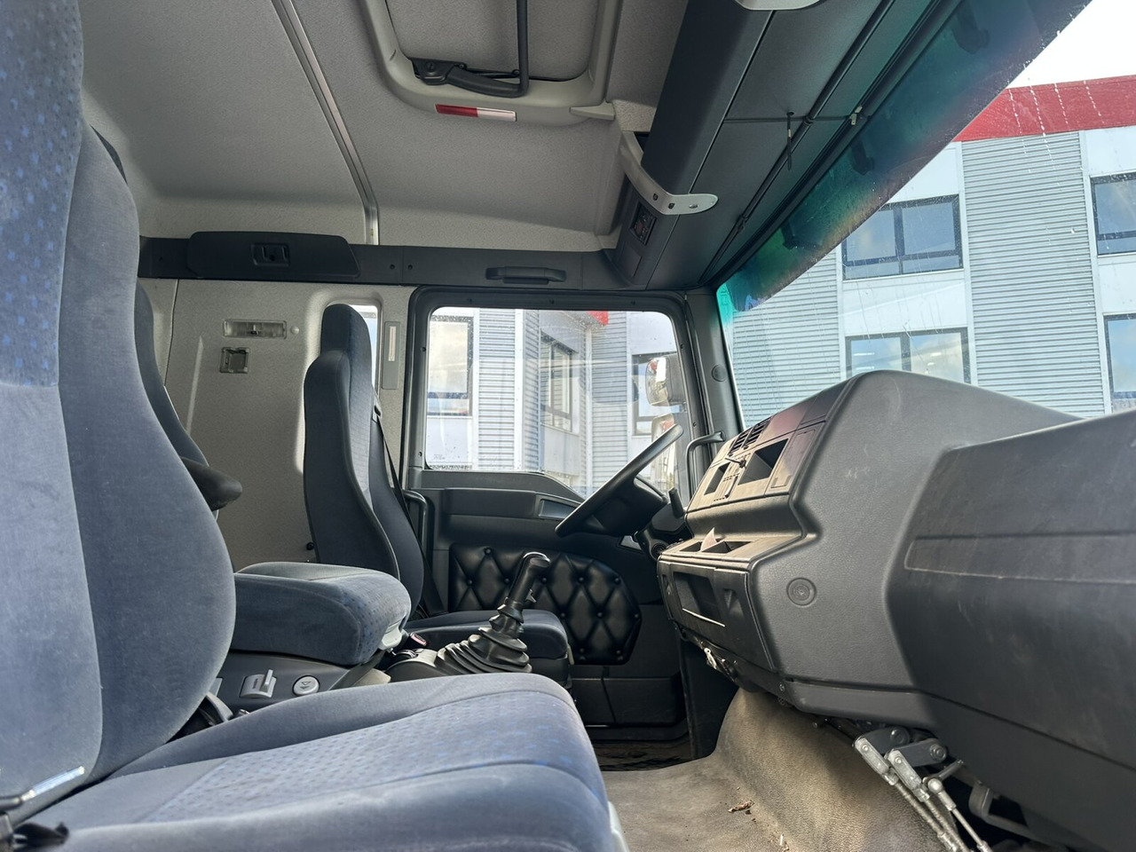 MAN TGA 18.350 4x2 LL TGA 18.350 4x2 LL, Fahrschulausstattung - Вантажівка: фото 3 MAN TGA 18.350 4x2 LL TGA 18.350 4x2 LL, Fahrschulausstattung - Вантажівка: фото 3