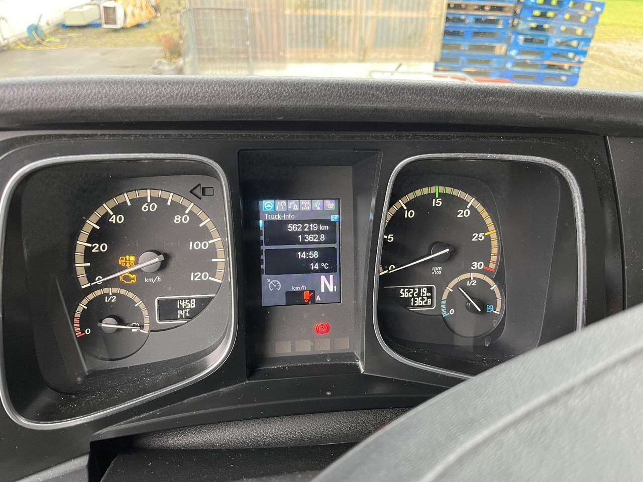 Mercedes-Benz Actros 1832 L 4x2 Actros 1832 L 4x2, Kühlkoffer, 2x Trennwand, Carrier, LBW BÄR - Вантажівка: фото 5 Mercedes-Benz Actros 1832 L 4x2 Actros 1832 L 4x2, Kühlkoffer, 2x Trennwand, Carrier, LBW BÄR - Вантажівка: фото 5