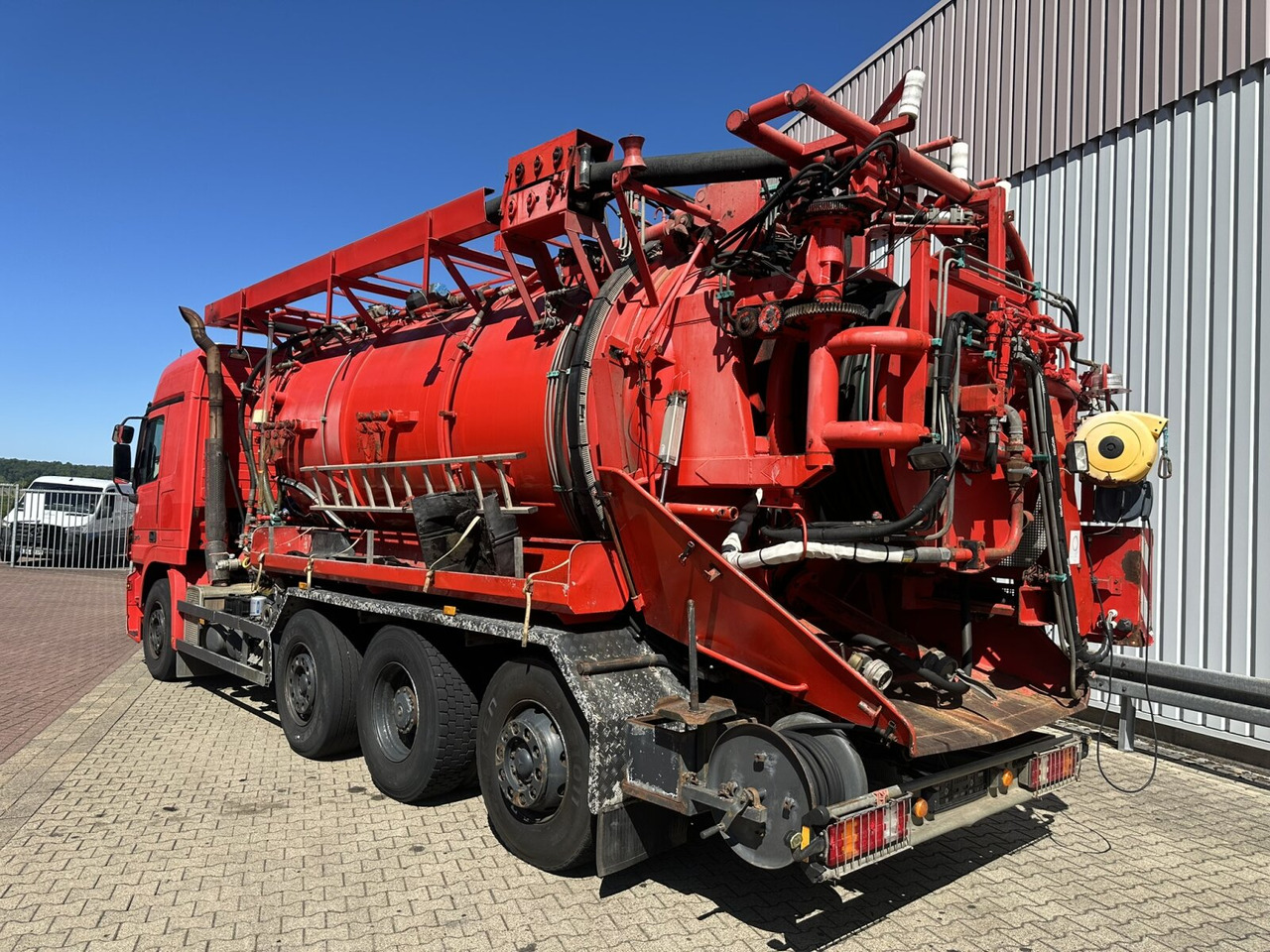 Вантажівка Mercedes-Benz Actros 3246 L 8x2 Actros 3246 L 8x2, Hellmers Saug- und Spülwagen ca. 15m³: фото 11