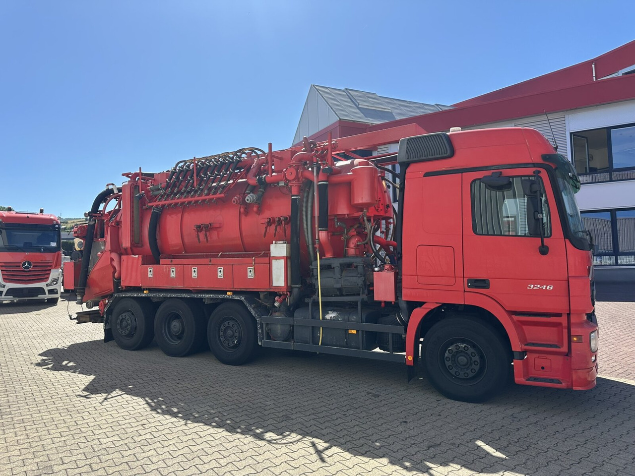 Вантажівка Mercedes-Benz Actros 3246 L 8x2 Actros 3246 L 8x2, Hellmers Saug- und Spülwagen ca. 15m³: фото 9