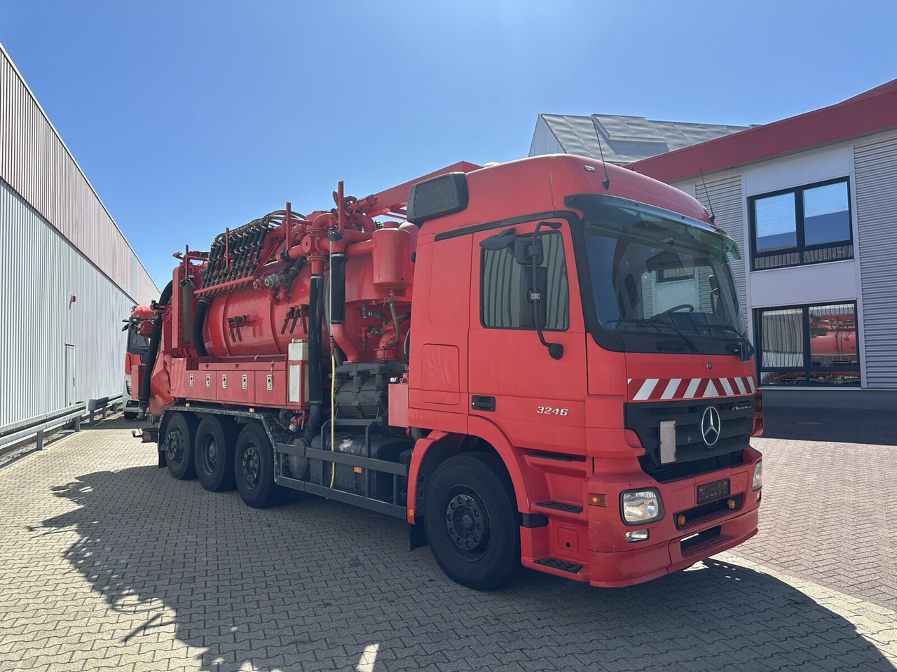 Вантажівка Mercedes-Benz Actros 3246 L 8x2 Actros 3246 L 8x2, Hellmers Saug- und Spülwagen ca. 15m³: фото 8