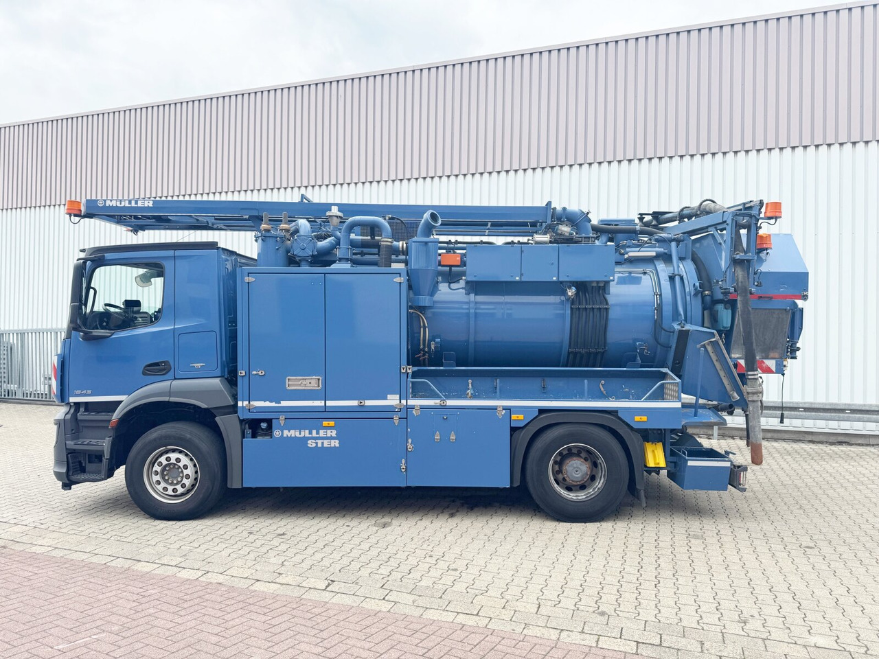 Mercedes-Benz Arocs 1843 L 4x2 Arocs 1843 L 4x2, Müller Canalmaster ca. 8m³, Standheizung, Funk - Вантажівка: фото 5 Mercedes-Benz Arocs 1843 L 4x2 Arocs 1843 L 4x2, Müller Canalmaster ca. 8m³, Standheizung, Funk - Вантажівка: фото 5