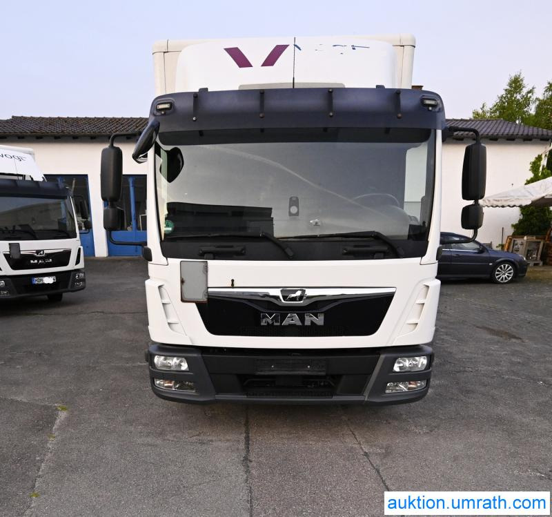 MAN MAN TGL 12.250 4x2 L/BL Koffer Ladebordwand Klimaautomatik NAVI Luftfederung Automatikgetriebe EURO 6 - Вантажівка з закритим кузовом: фото 3 MAN MAN TGL 12.250 4x2 L/BL Koffer Ladebordwand Klimaautomatik NAVI Luftfederung Automatikgetriebe EURO 6 - Вантажівка з закритим кузовом: фото 3