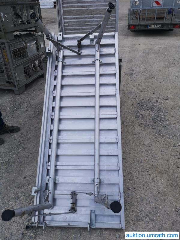 Posten Konvolut Zarges Plattform Laufsteg Bühne Überstieg Gehsteig Sockel Treppen Aluminium hochwertig - Обладнання для гаражів/ Майстерень: фото 3 Posten Konvolut Zarges Plattform Laufsteg Bühne Überstieg Gehsteig Sockel Treppen Aluminium hochwertig - Обладнання для гаражів/ Майстерень: фото 3