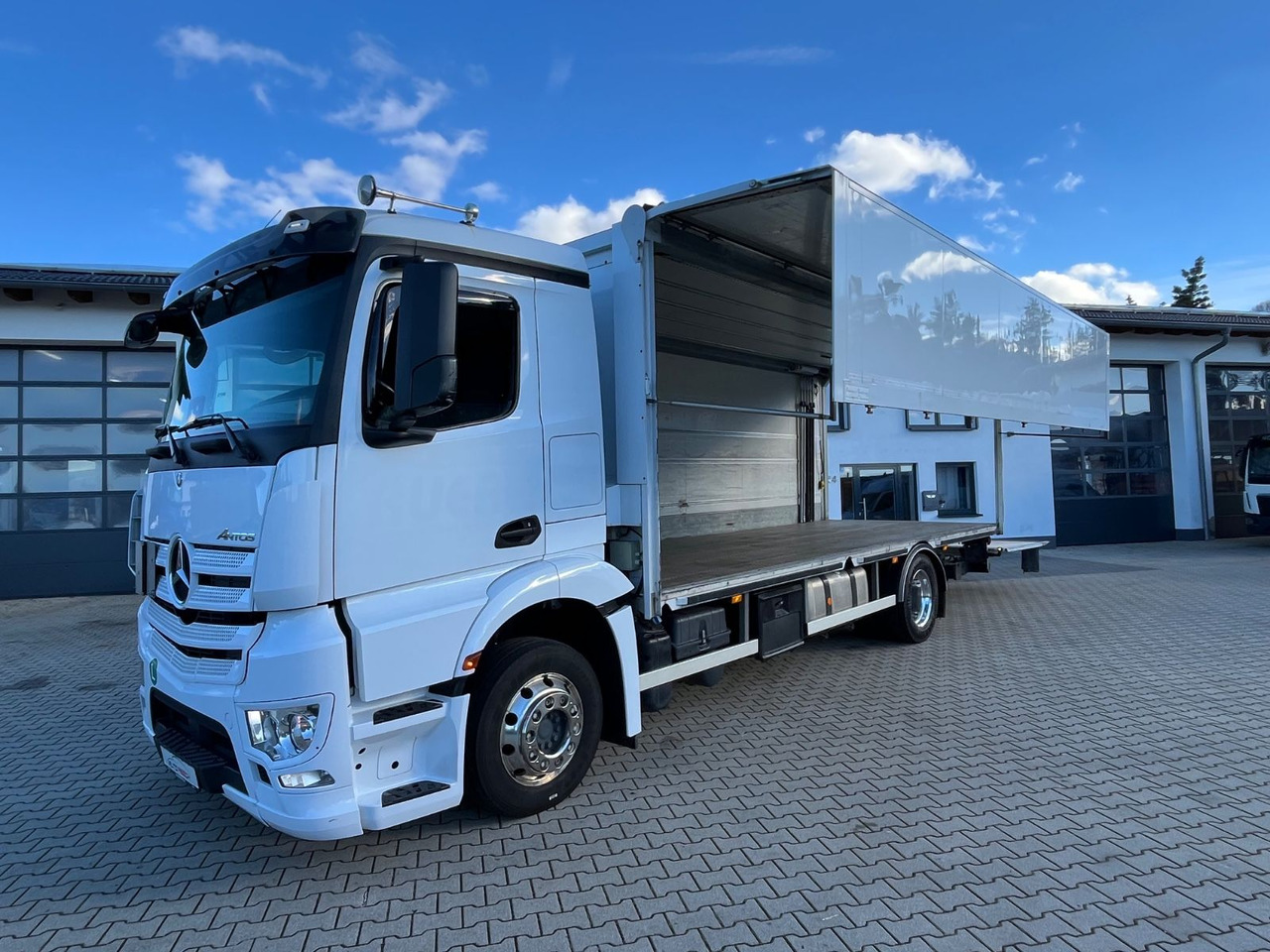 Mercedes-Benz Antos 1836 Klappwand Getränkekoffer beheizt - Для перевезення напоїв вантажівка: фото 2 Mercedes-Benz Antos 1836 Klappwand Getränkekoffer beheizt - Для перевезення напоїв вантажівка: фото 2