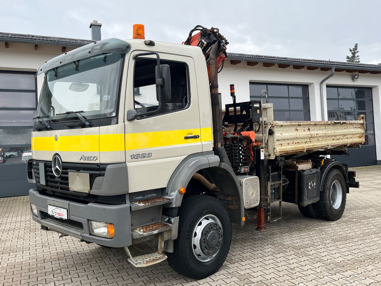 Mercedes-Benz Atego 1823 4x4 Kipper mit Kran Atlas 125.2 Funk - Самоскид вантажівка, Вантажівка з маніпулятором: фото 1 Mercedes-Benz Atego 1823 4x4 Kipper mit Kran Atlas 125.2 Funk - Самоскид вантажівка, Вантажівка з маніпулятором: фото 1