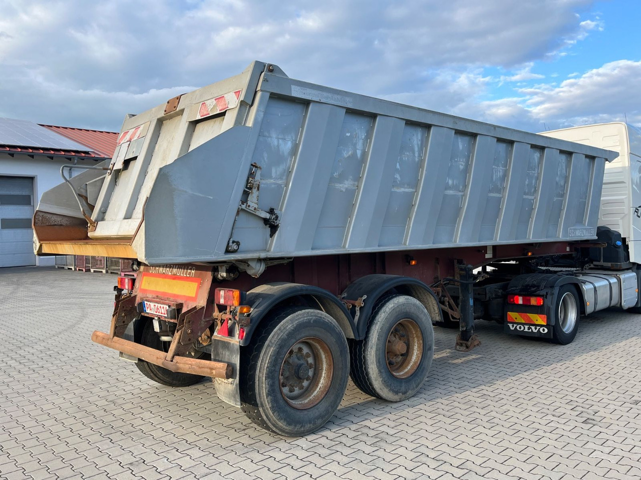 Schwarzmüller 2 Achs Alu Kippmulde Trommelbremse - Самоскид напівпричіп: фото 5 Schwarzmüller 2 Achs Alu Kippmulde Trommelbremse - Самоскид напівпричіп: фото 5