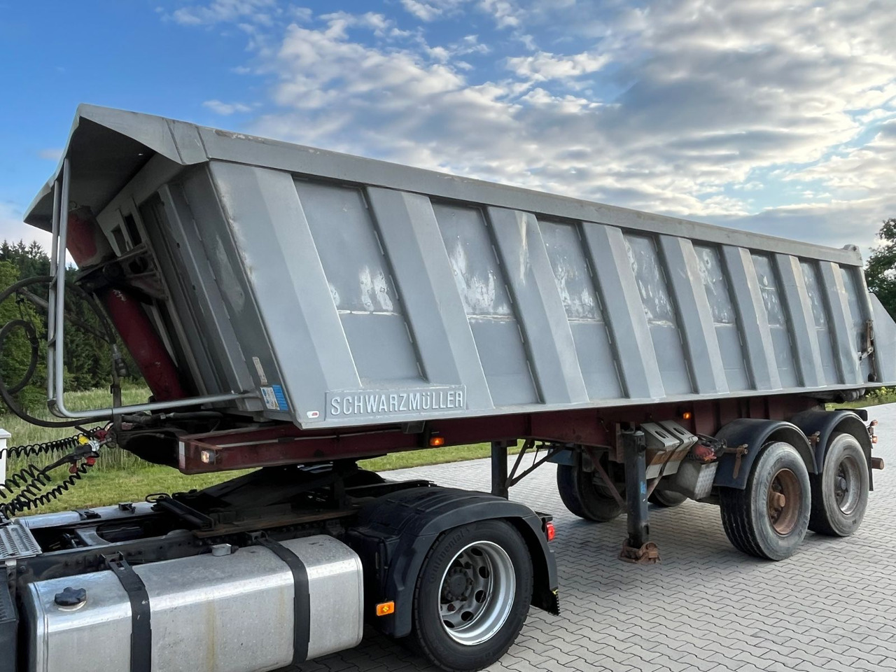 Schwarzmüller 2 Achs Alu Kippmulde Trommelbremse - Самоскид напівпричіп: фото 2 Schwarzmüller 2 Achs Alu Kippmulde Trommelbremse - Самоскид напівпричіп: фото 2
