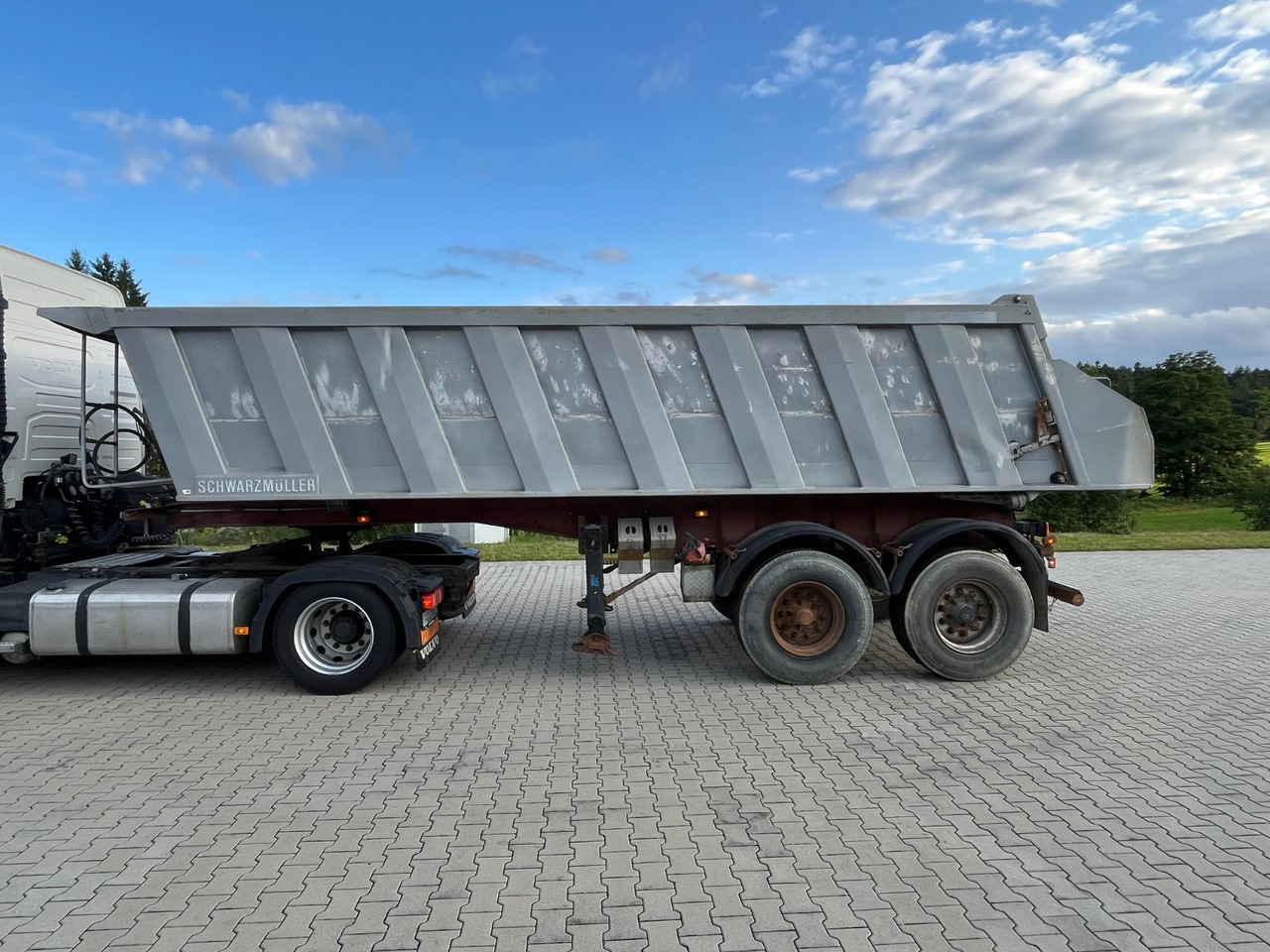 Schwarzmüller 2 Achs Alu Kippmulde Trommelbremse - Самоскид напівпричіп: фото 3 Schwarzmüller 2 Achs Alu Kippmulde Trommelbremse - Самоскид напівпричіп: фото 3