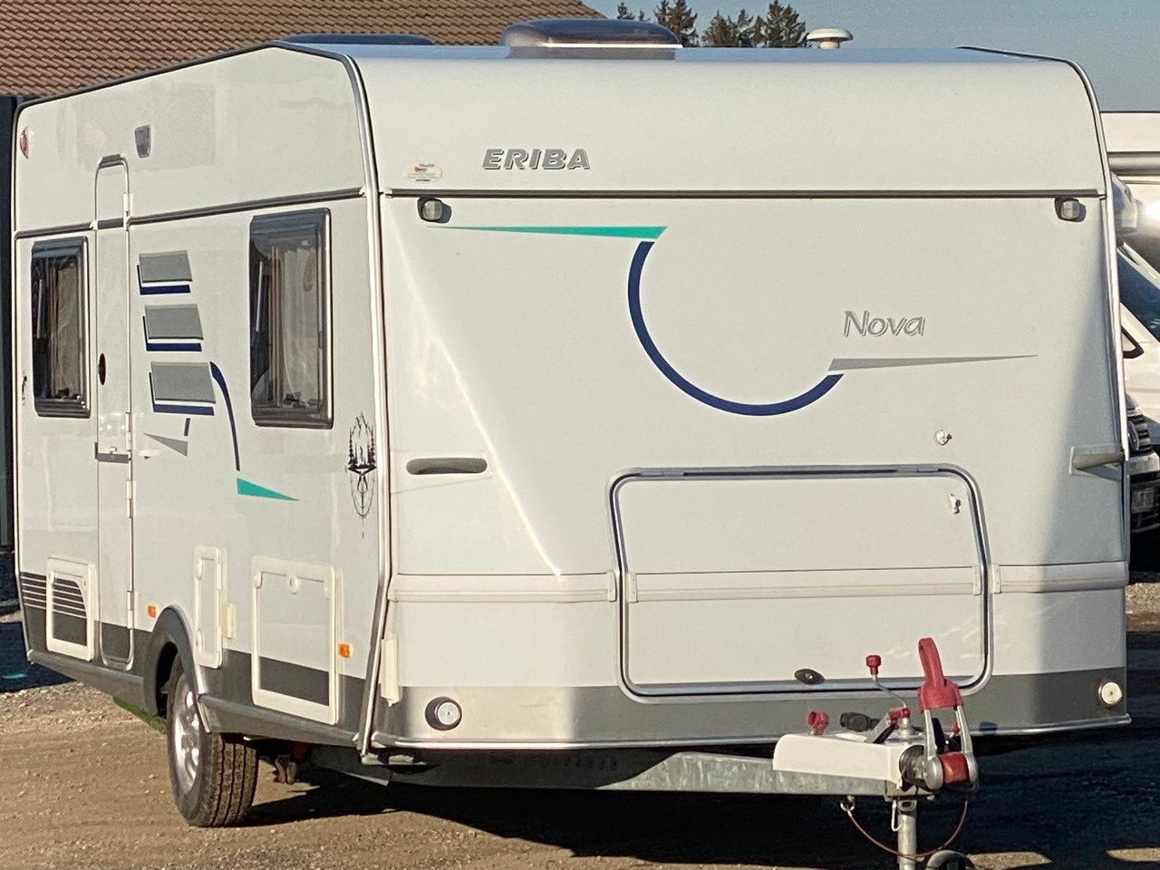 HYMER / ERIBA / HYMERCAR Nova 530 Swing mit Längsbetten und Moser, top Zu - Причіп дача: фото 2 HYMER / ERIBA / HYMERCAR Nova 530 Swing mit Längsbetten und Moser, top Zu - Причіп дача: фото 2