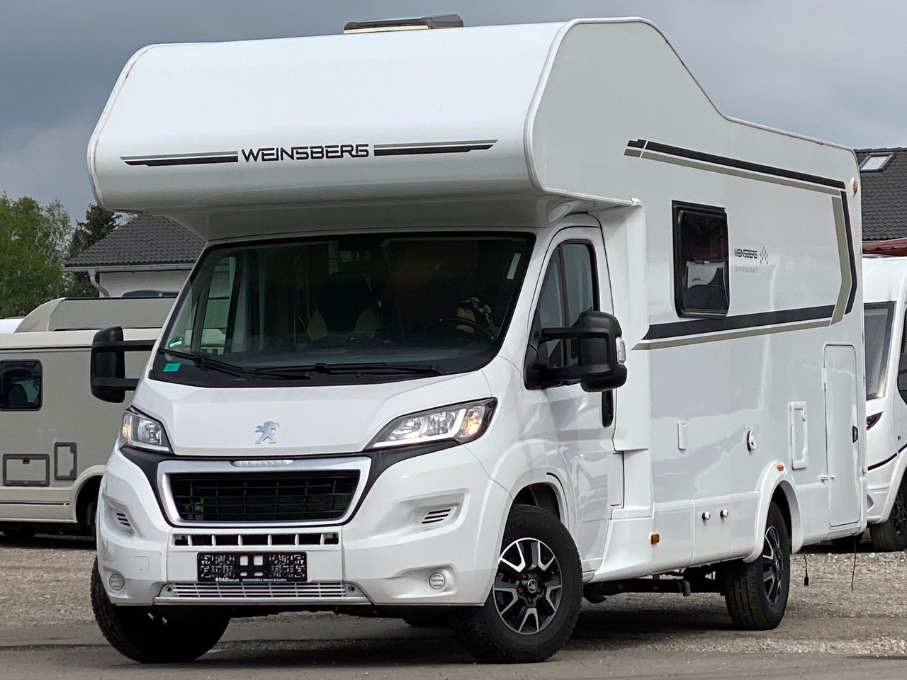Weinsberg CaraHome 650 DG Markise / Heckträger /Navi+RFK - Альковний автобудинок: фото 1 Weinsberg CaraHome 650 DG Markise / Heckträger /Navi+RFK - Альковний автобудинок: фото 1