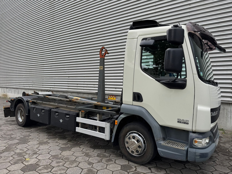 DAF LF 45.180 / Hook System / Manual / TUV: 11-2025 / Belgium Truck - Гаковий мультиліфт вантажівка: фото 2 DAF LF 45.180 / Hook System / Manual / TUV: 11-2025 / Belgium Truck - Гаковий мультиліфт вантажівка: фото 2