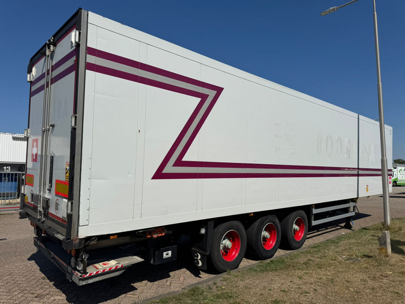 Schmitz Cargobull 3-Asser / Tail Lift / 2 Lift Axle / Geinsoleerd / NL Trailer - Рефрижератор напівпричіп: фото 3 Schmitz Cargobull 3-Asser / Tail Lift / 2 Lift Axle / Geinsoleerd / NL Trailer - Рефрижератор напівпричіп: фото 3
