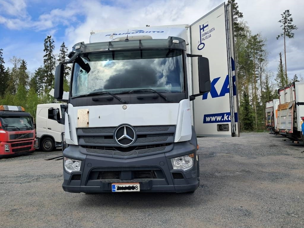 Mercedes-Benz Antos 1824L - Вантажівка з закритим кузовом: фото 2 Mercedes-Benz Antos 1824L - Вантажівка з закритим кузовом: фото 2