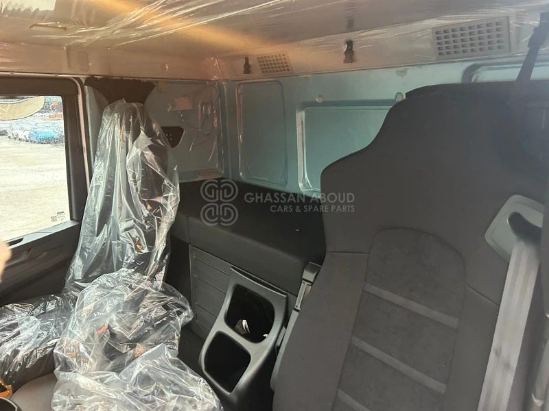 Iveco T-WAY AT380T43H 6x4 R20 Tyres Chassis - Barcelona Stock - Вантажівка шасі: фото 3 Iveco T-WAY AT380T43H 6x4 R20 Tyres Chassis - Barcelona Stock - Вантажівка шасі: фото 3