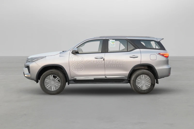 Toyota Fortuner  4x4 - Позашляховик: фото 3 Toyota Fortuner  4x4 - Позашляховик: фото 3