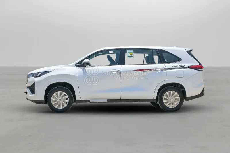 Toyota Innova - Позашляховик: фото 3 Toyota Innova - Позашляховик: фото 3