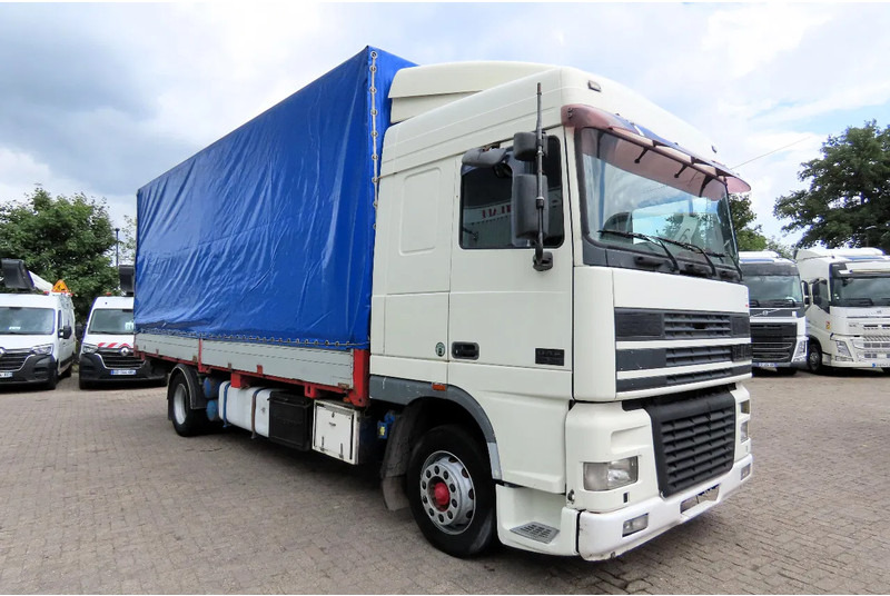 DAF XF 95.430 Manual diesel injection! Manual gearbox! - Тентована вантажівка: фото 1 DAF XF 95.430 Manual diesel injection! Manual gearbox! - Тентована вантажівка: фото 1