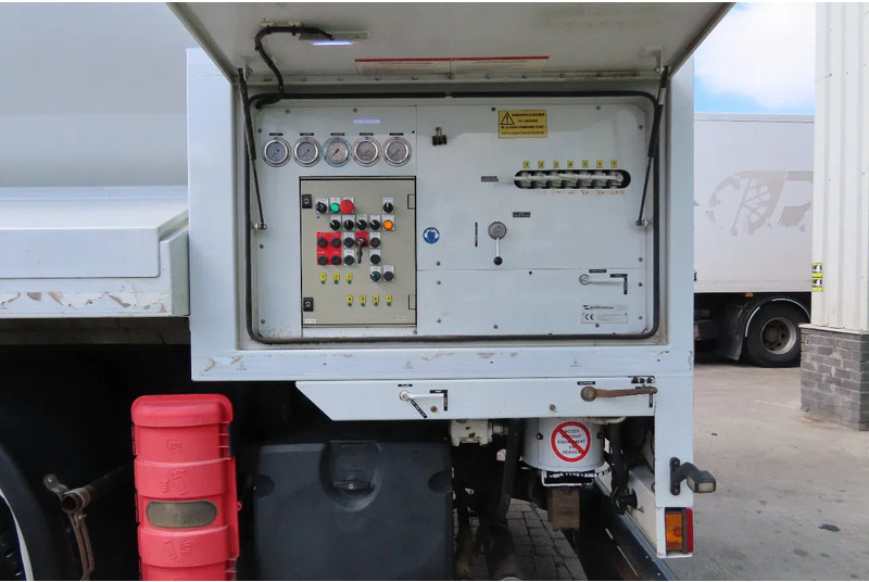 Вантажівка цистерна Iveco Eurotrakker 410 8x4. Light damages, 100% all working. 100% drivable: фото 11