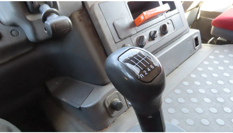 Вантажівка з закритим кузовом Iveco Stralis 310 8.60m box! Manual gerabox, Great state: фото 15