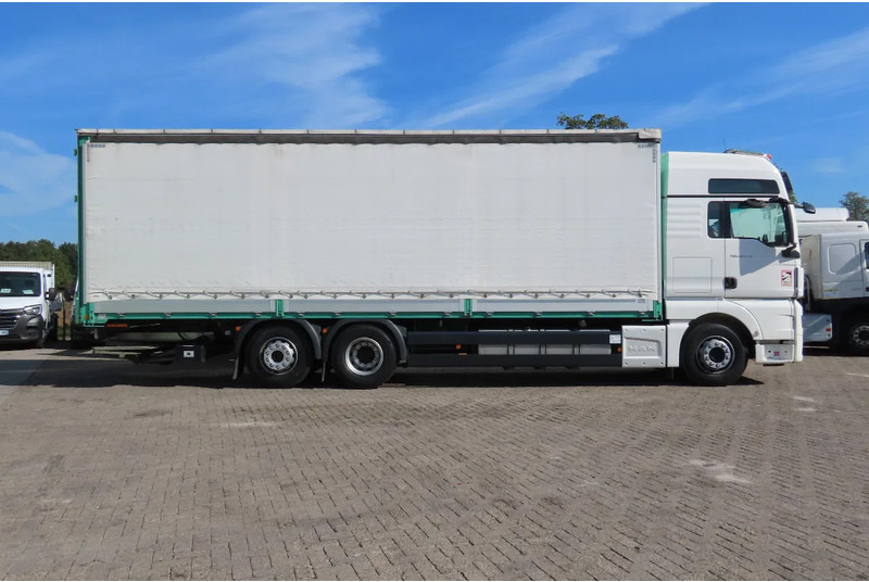 MAN TGX 26.470 ' AS NEW' condition, lift axel, moving axel, edscha, video back, etc, etc, etc - Тентована вантажівка: фото 4 MAN TGX 26.470 ' AS NEW' condition, lift axel, moving axel, edscha, video back, etc, etc, etc - Тентована вантажівка: фото 4