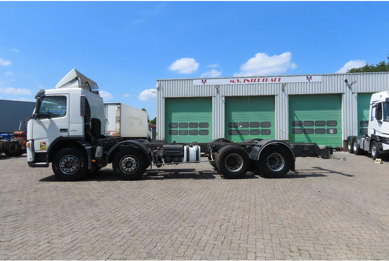 Volvo FM 12.380 8x4 FULL SPRING. 100% condition! - Вантажівка шасі: фото 2 Volvo FM 12.380 8x4 FULL SPRING. 100% condition! - Вантажівка шасі: фото 2