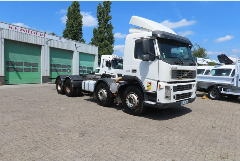 Volvo FM 12.380 8x4 FULL SPRING. 100% condition! - Вантажівка шасі: фото 4 Volvo FM 12.380 8x4 FULL SPRING. 100% condition! - Вантажівка шасі: фото 4