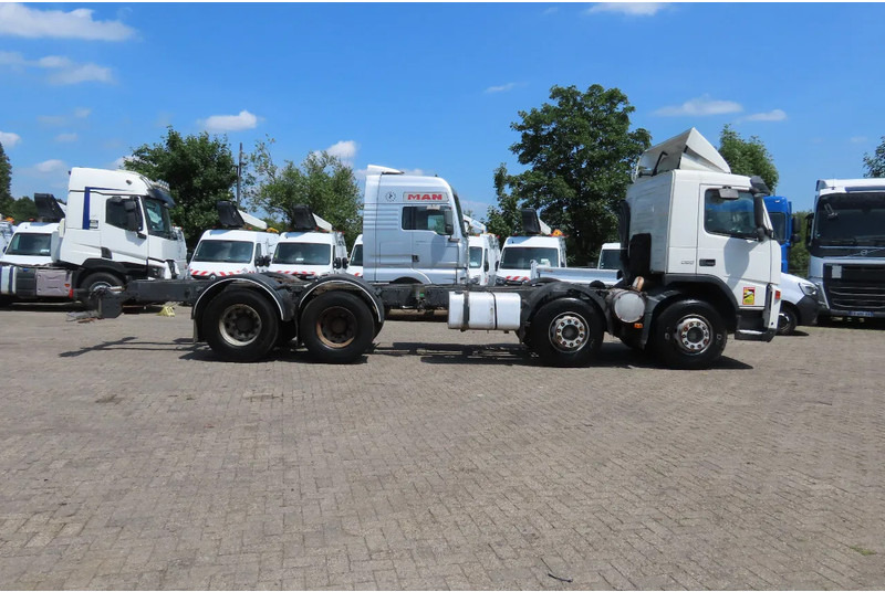 Volvo FM 12.380 8x4 FULL SPRING. 100% condition! - Вантажівка шасі: фото 5 Volvo FM 12.380 8x4 FULL SPRING. 100% condition! - Вантажівка шасі: фото 5