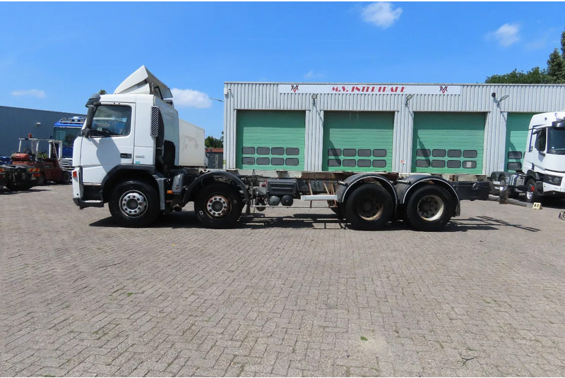 Volvo FM 380 8x4 FULL SPRING. 100% condition! - Вантажівка шасі: фото 4 Volvo FM 380 8x4 FULL SPRING. 100% condition! - Вантажівка шасі: фото 4