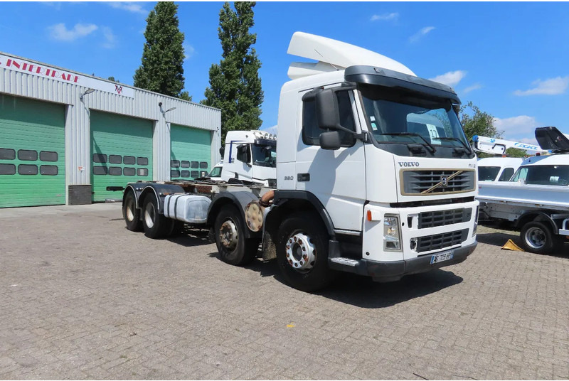 Volvo FM 380 8x4 FULL SPRING. 100% condition! - Вантажівка шасі: фото 3 Volvo FM 380 8x4 FULL SPRING. 100% condition! - Вантажівка шасі: фото 3