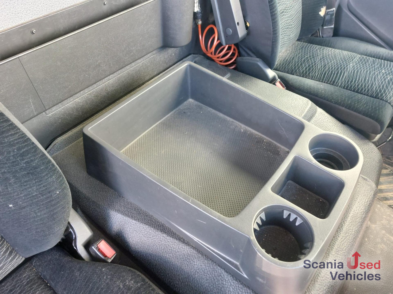 MERCEDES-BENZ Atego 1221 L Koffer Ladebordwand - Вантажівка з закритим кузовом: фото 2 MERCEDES-BENZ Atego 1221 L Koffer Ladebordwand - Вантажівка з закритим кузовом: фото 2