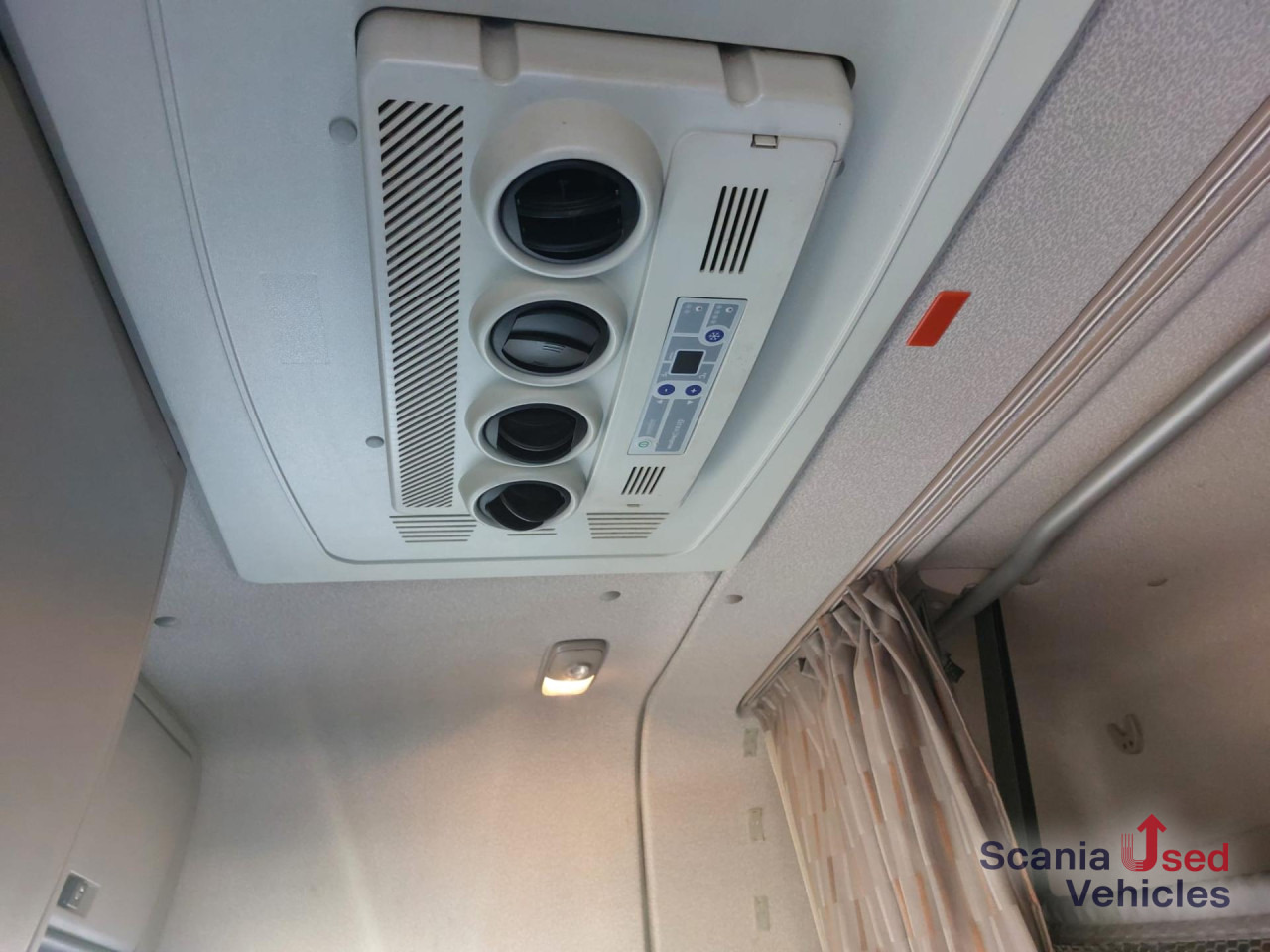 DAF XF 460 FT Space Cab Low deck - Тягач: фото 4 DAF XF 460 FT Space Cab Low deck - Тягач: фото 4