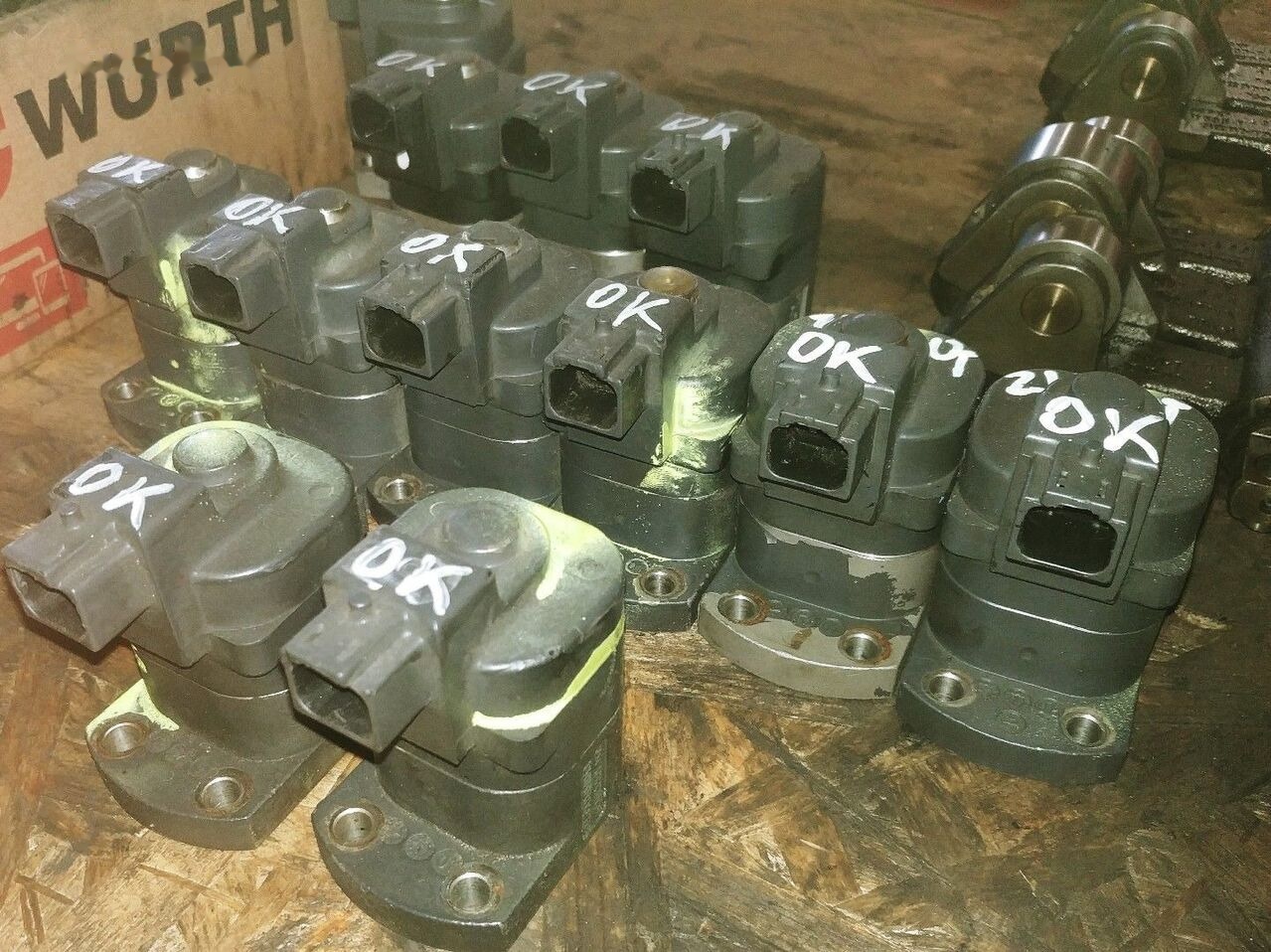 Scania GENUINE FUEL SOLENOID 1724538 1784240 Scania HPI - Клапан в категорії Вантажівки: фото 3 Scania GENUINE FUEL SOLENOID 1724538 1784240 Scania HPI - Клапан в категорії Вантажівки: фото 3