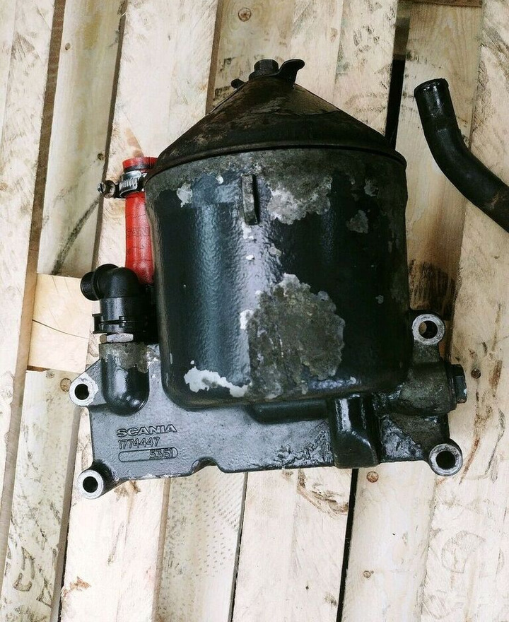 Scania OIL CENTRIFUGAL CLEANER, OIL SPINNER ASSEMBLY 1774447 2304242 - Масляної фільтр в категорії Вантажівки: фото 1 Scania OIL CENTRIFUGAL CLEANER, OIL SPINNER ASSEMBLY 1774447 2304242 - Масляної фільтр в категорії Вантажівки: фото 1